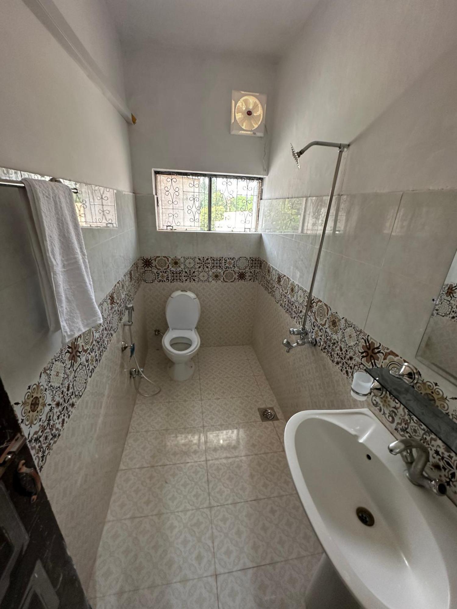 Decent Lodge Guest House イスラマバード エクステリア 写真
