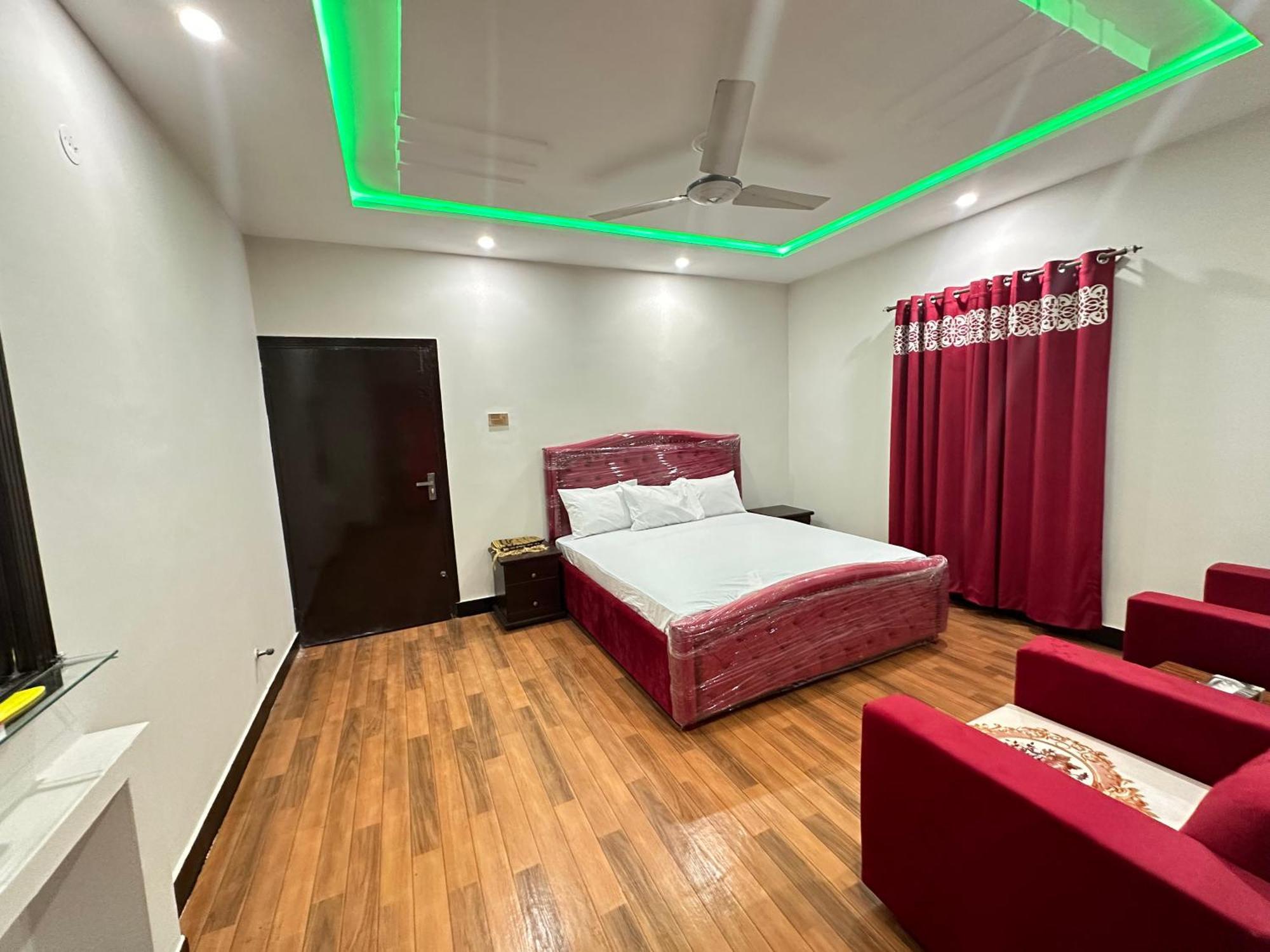 Decent Lodge Guest House イスラマバード エクステリア 写真