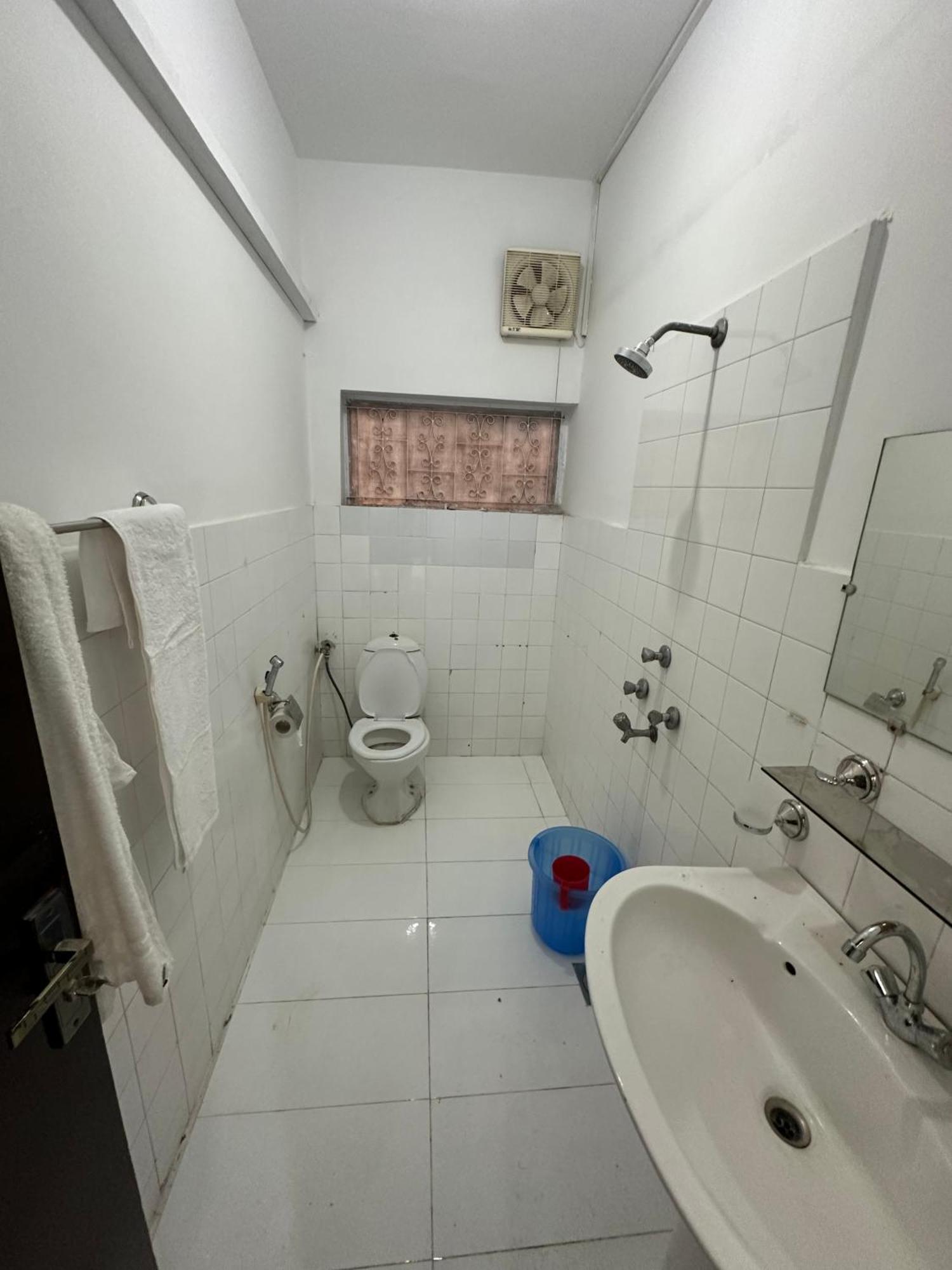 Decent Lodge Guest House イスラマバード エクステリア 写真