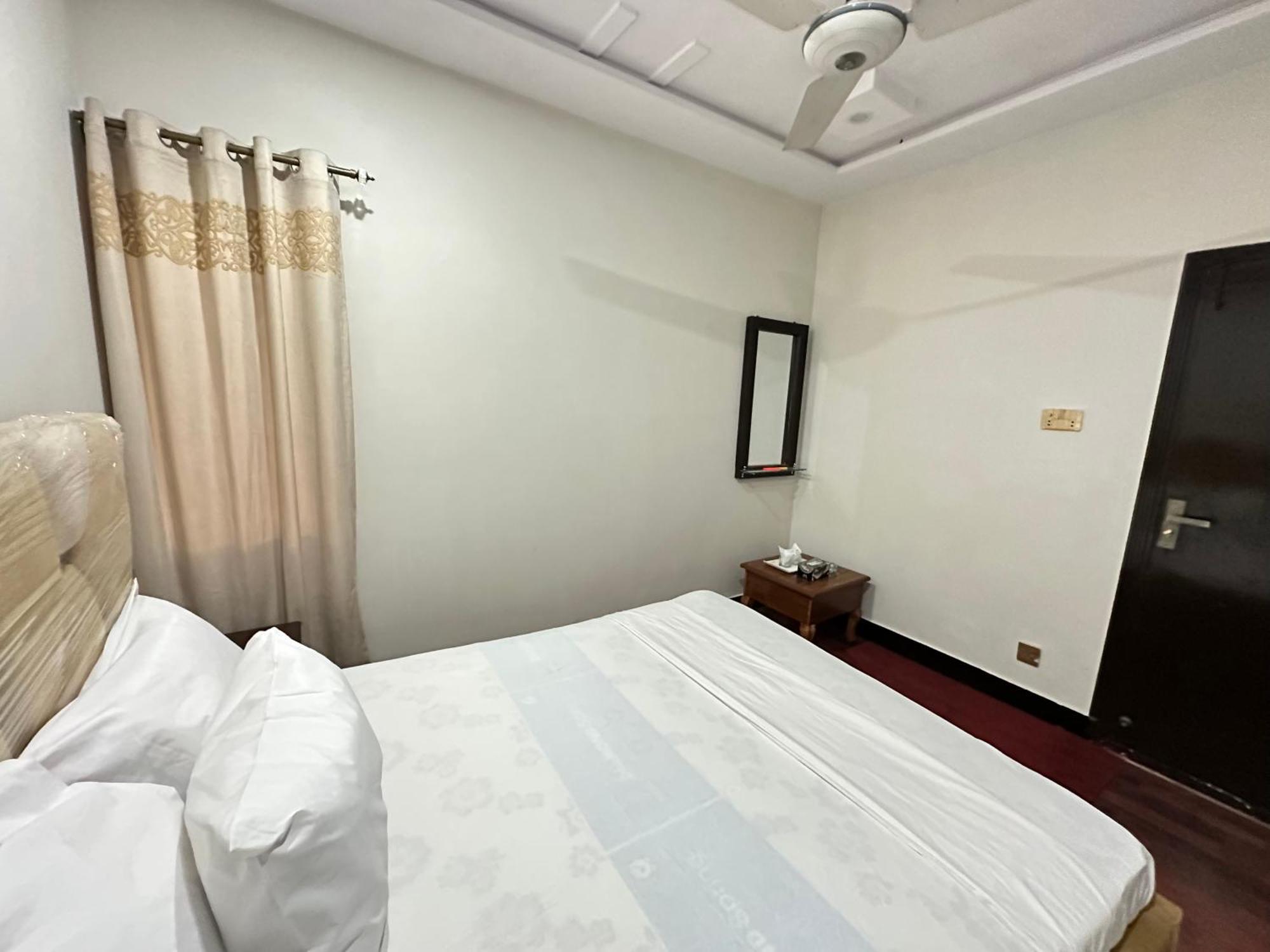 Decent Lodge Guest House イスラマバード エクステリア 写真