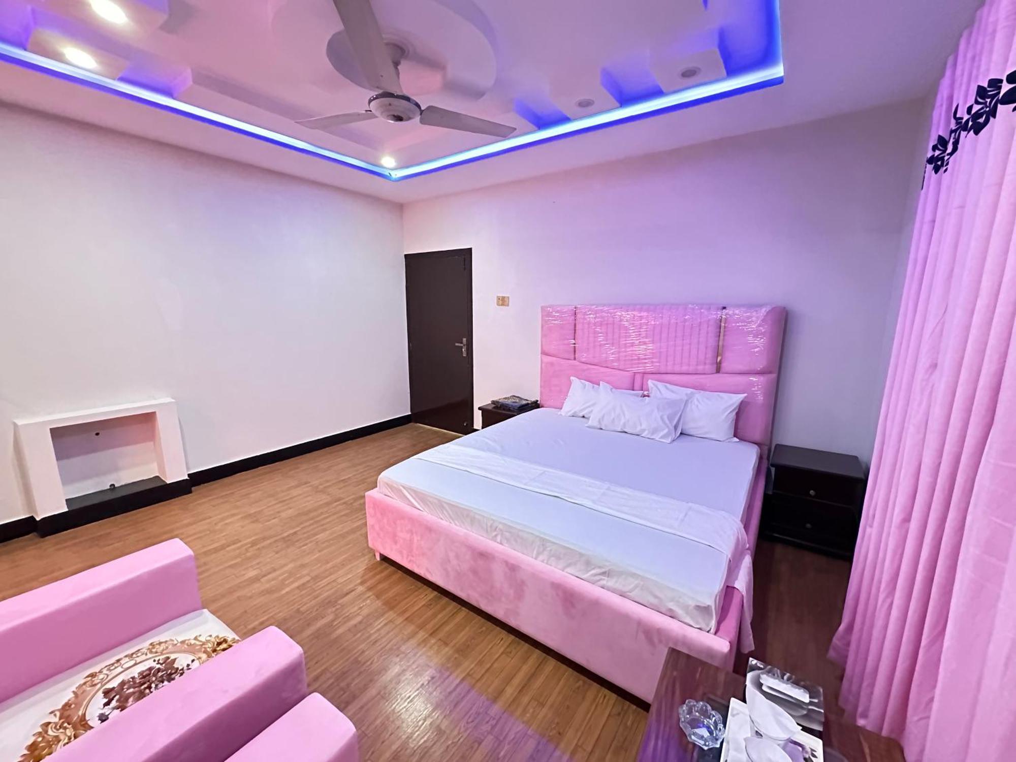 Decent Lodge Guest House イスラマバード エクステリア 写真